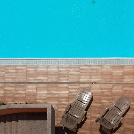 Relaxing Cristal Blu Sleeps 4 *
