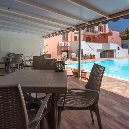 Relaxing Cristal Blu Sleeps 4 Persons Apartment Santa Teresa Gallura