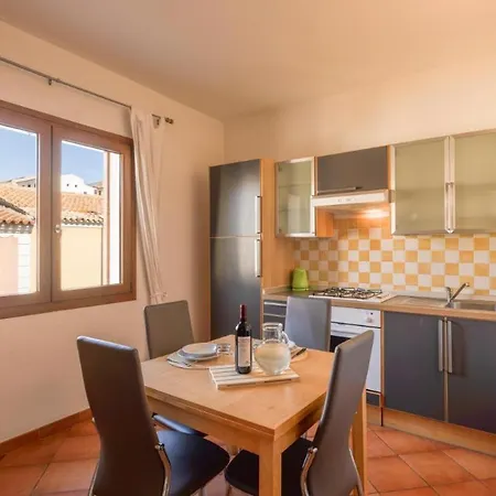 Appartamento Relaxing Cristal Blu Sleeps 4 Persons Santa Teresa di Gallura