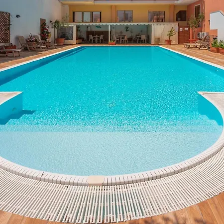 Relaxing Cristal Blu Sleeps 4 Persons Appartamento Santa Teresa di Gallura