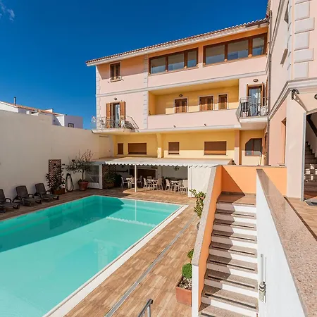 Relaxing Cristal Blu Sleeps 4 Persons * Santa Teresa Gallura